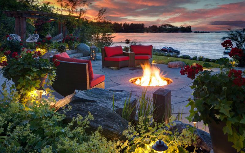 Firepit vs. Fireplace: Which Is Right for You?