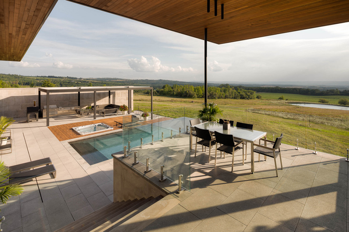 MNP-TLG-MANTELLA-036